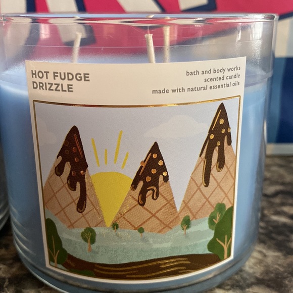 Bath & Body Works 3-Wick candles - Picture 7 of 7